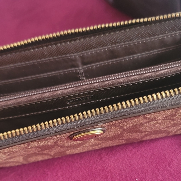 Coach Brown and Black Signature Shoulder Bag - Picture 3 of 3